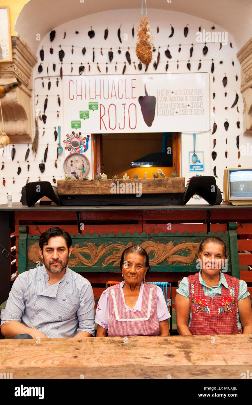 Chef José Luis Diaz with his mother and grandmother  Restaurante Chilhuacle Rojo,  Oaxaca City, Oaxaca, Mexico Stock Photo