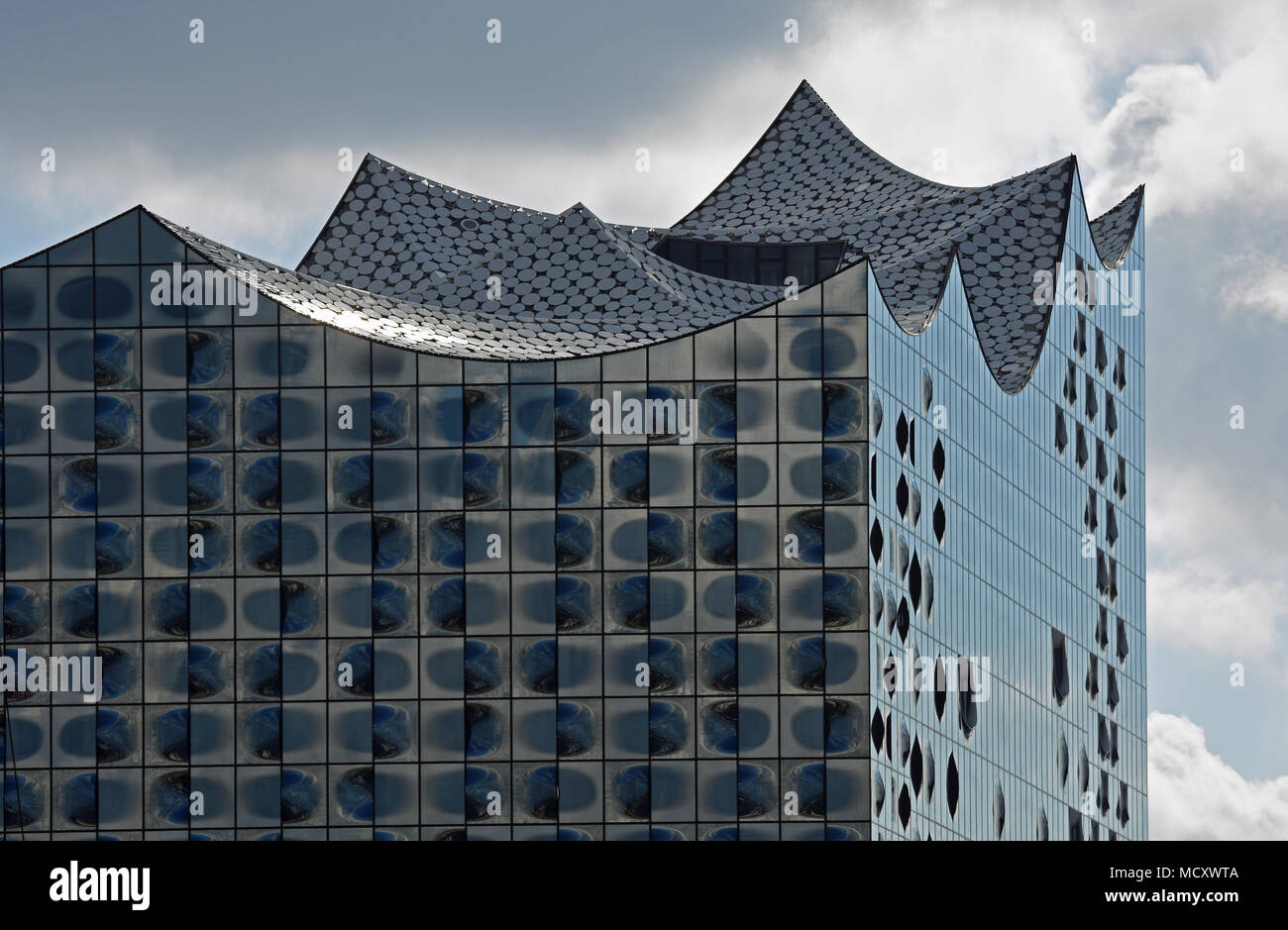 Glass facade, Elbe Philharmonic Hall, Architects Herzog & De Meuron, Hafencity, Hamburg, Germany Stock Photo