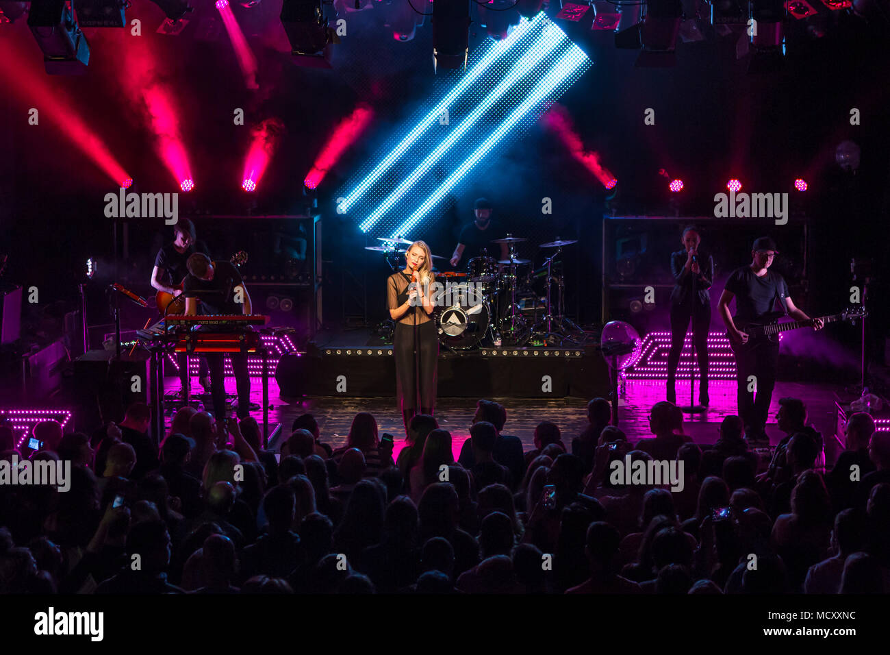 The German electropop and singersongwriter band Glasperlenspiel with