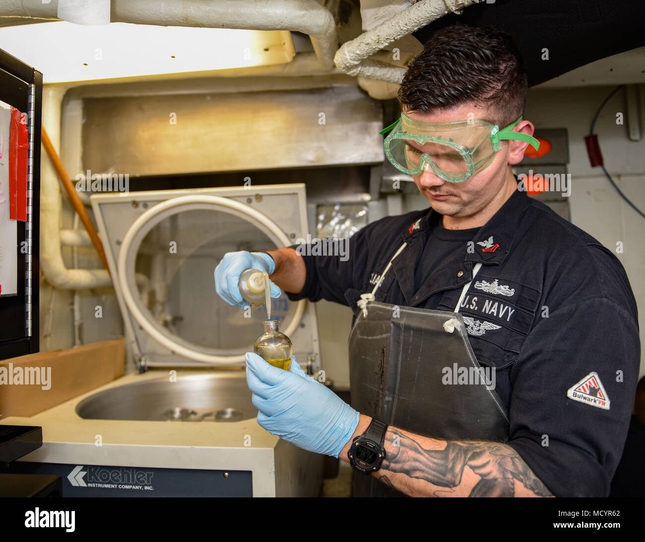 180307NFA4901011 ARABIAN GULF (March 7, 2018) Machinist’s Mate