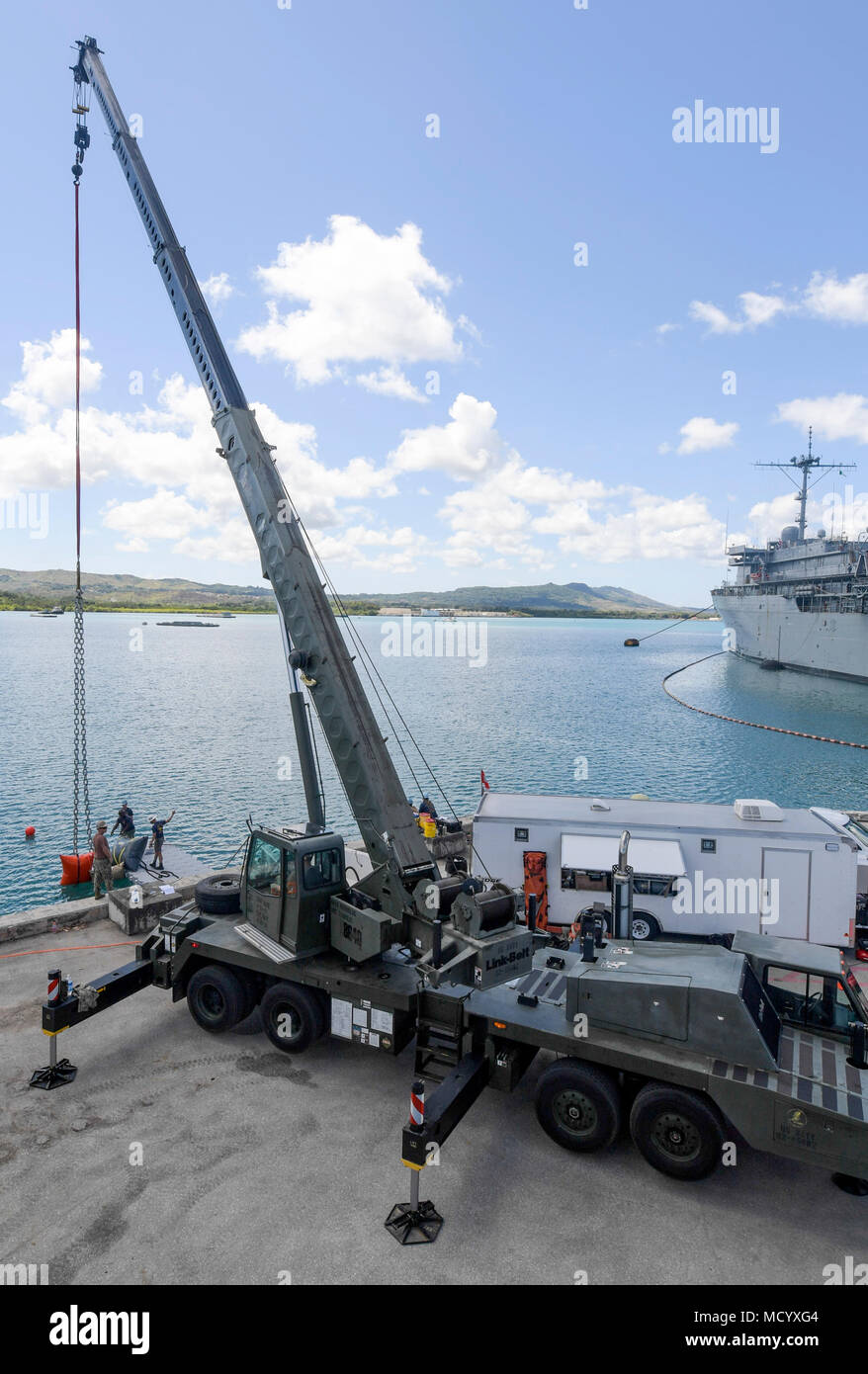 USS Frank Cable (AS-40) is a United States Navy submarine tender ...
