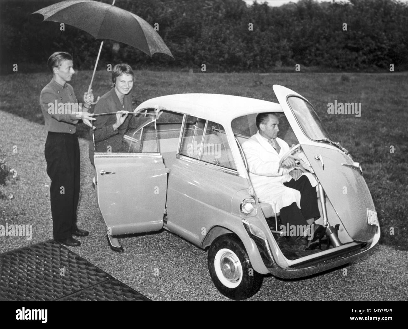 The first demonstration of the BMW-Isetta announced 600 ccm small car 1957 at Starnberger See.     (c) dpa - Report     | usage worldwide Stock Photo