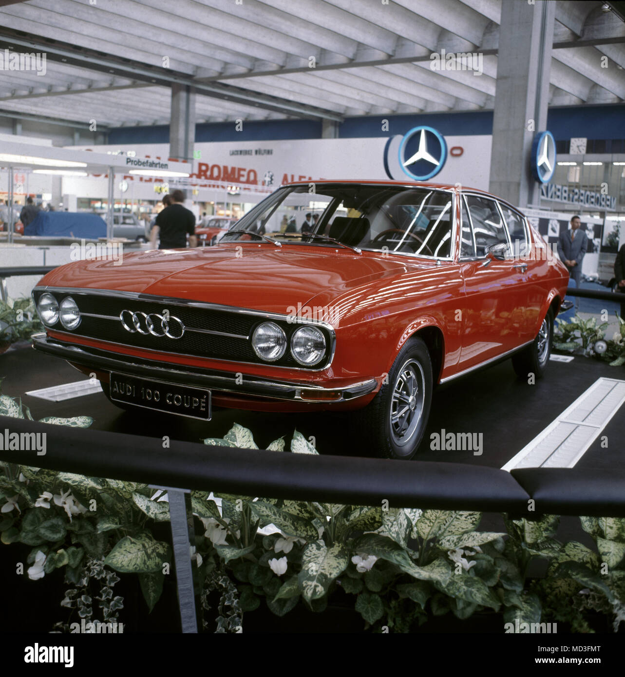 An AUDI 100 coupe in red. Recording from 1969. Specifications: 115 hp, 1871 cc, 185 km/h top speed, 10.0 seconds acceleration from zero to 100 km/h, long 440 centimeters, width 175 centimeters, height 133 centimeters. Photo: Willi Gutberlet     (c) dpa - Report     | usage worldwide Stock Photo
