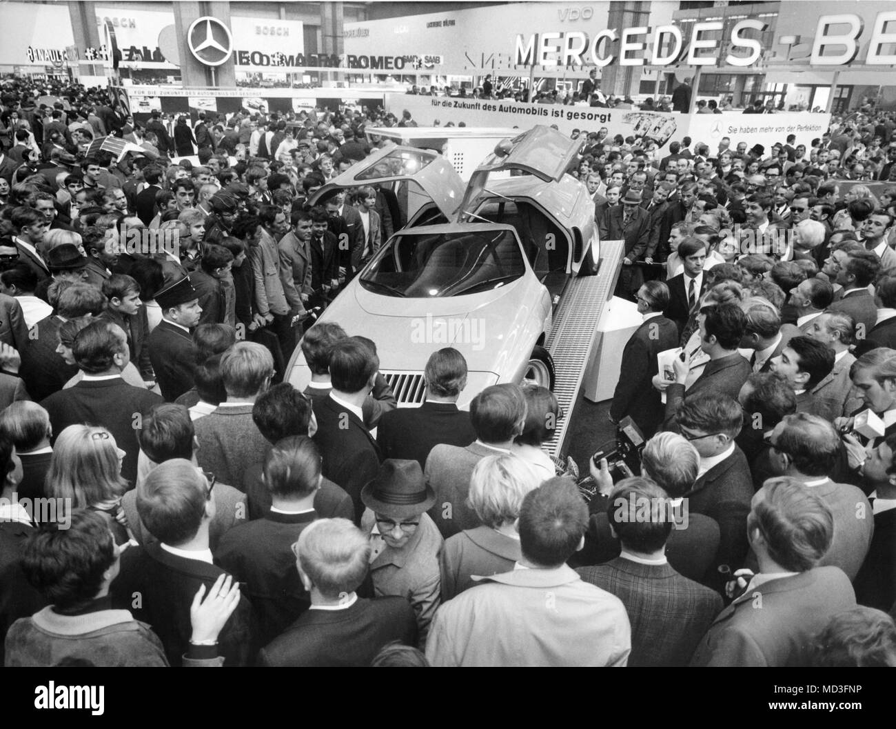 The star of the Mercedes stand was surrounded by the curious on 18.11.1969 at the 44th International Motor Show in Frankfurt am Main: an experimental vehicle from the C111 series. The test car is equipped with a three-disc Wankel engine.     (c) dpa - Report     | usage worldwide Stock Photo