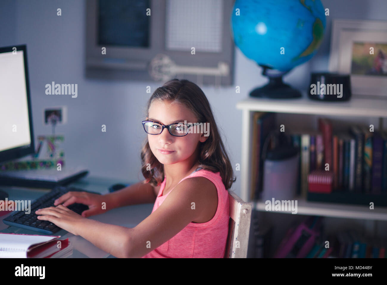 Girl camera computer hi-res stock photography and images - Alamy