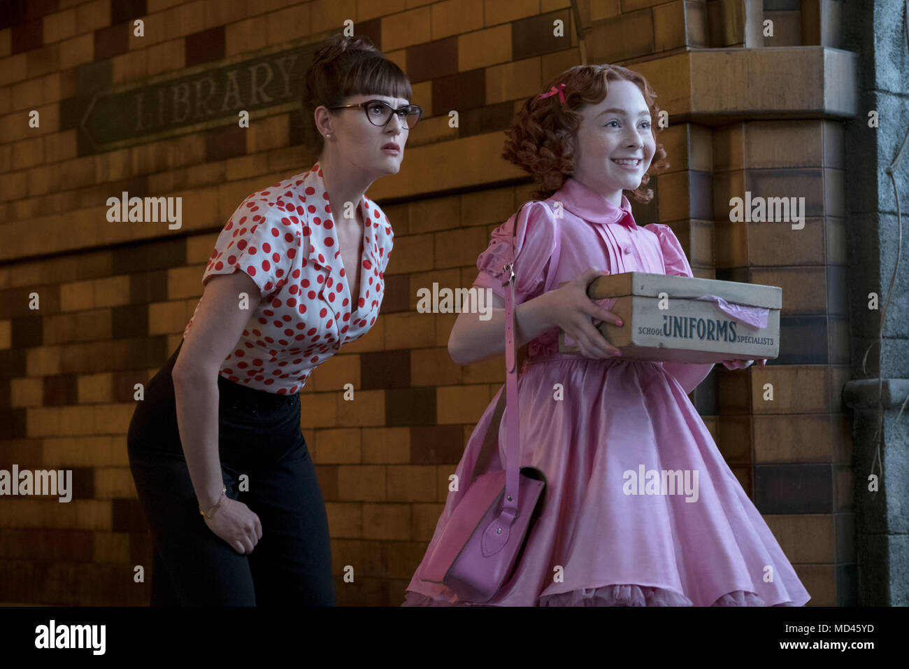 A SERIES OF UNFORTUNATE EVENTS, from left: Sara Rue, Kitana Turnbull