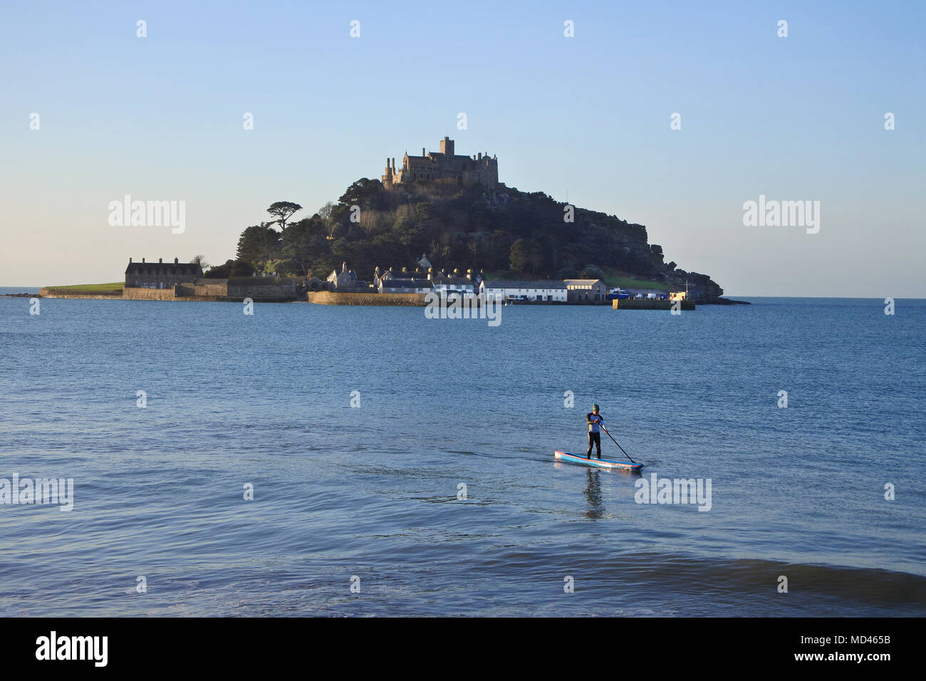 A single paddle boarder in front of St. Michael's Mount, Marazion, Cornwall, UK - John Gollop Stock Photo