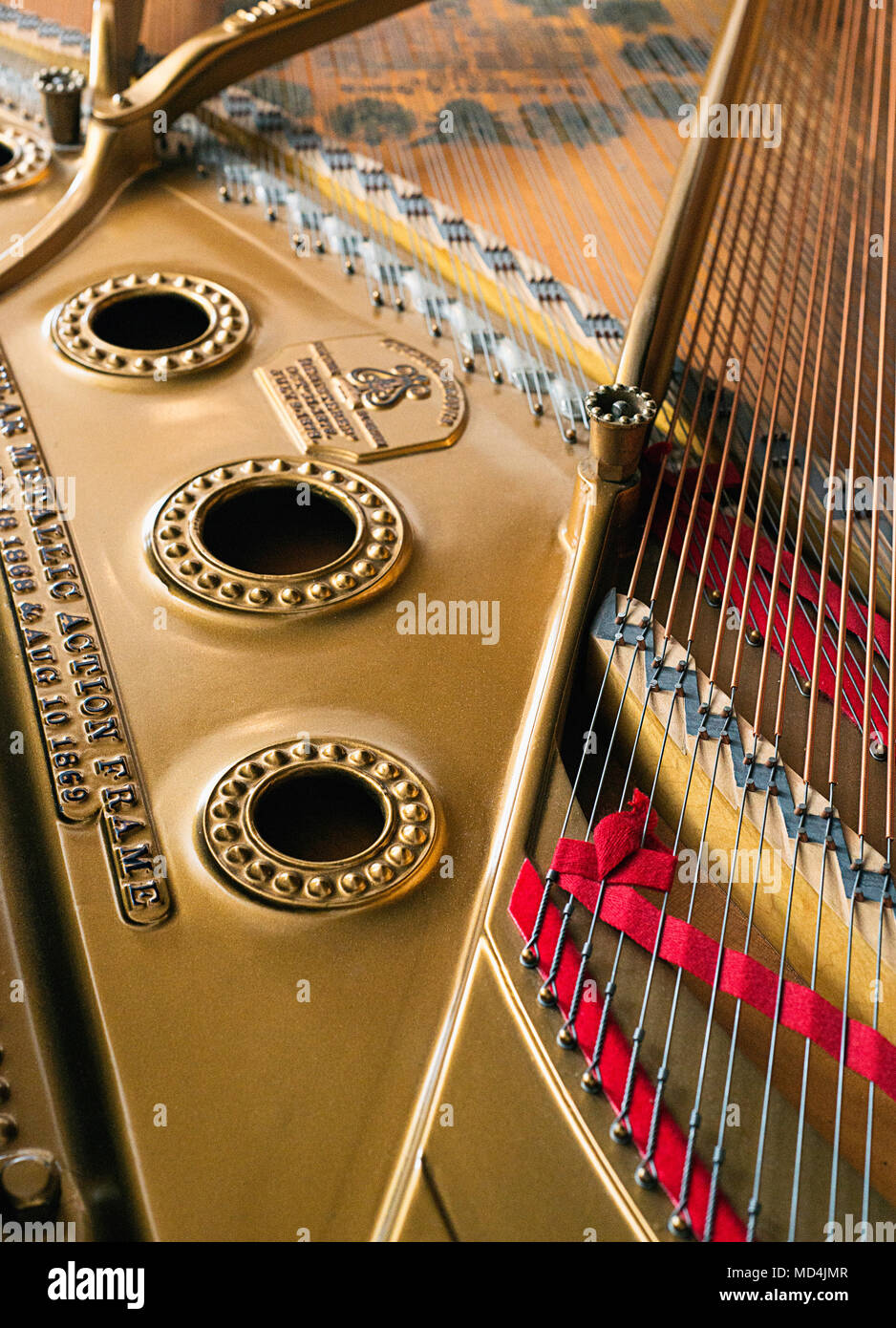 Inside grand piano hires stock photography and images Alamy
