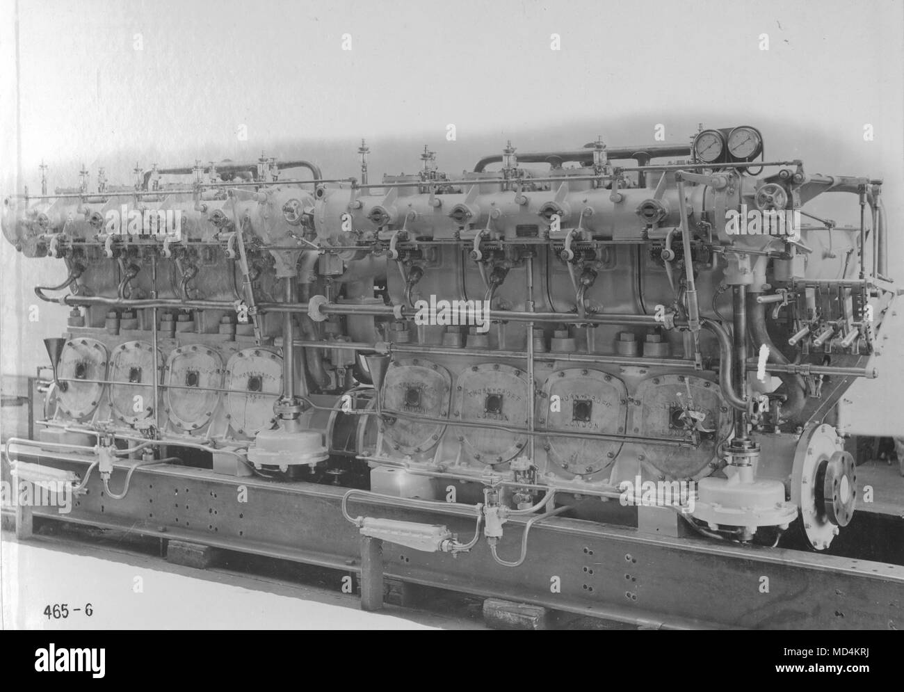 AJAXNETPHOTO. 1910-1920S (APPROX). SOUTHAMPTON, ENGLAND. - ROYAL ITALIAN SUBMARINES THORNYCROFT MOTOR - BUILT BY J. THORNYCROFT. 350 HORSE POWER. PHOTO:VT COLLECTION/AJAXNETPHOTO REF:AVL NA SUB MOTOR 465 6 Stock Photo