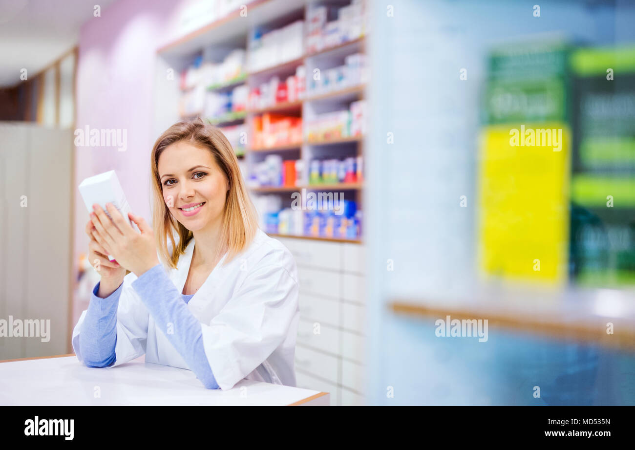 Pharmacist drug smile hi-res stock photography and images - Alamy