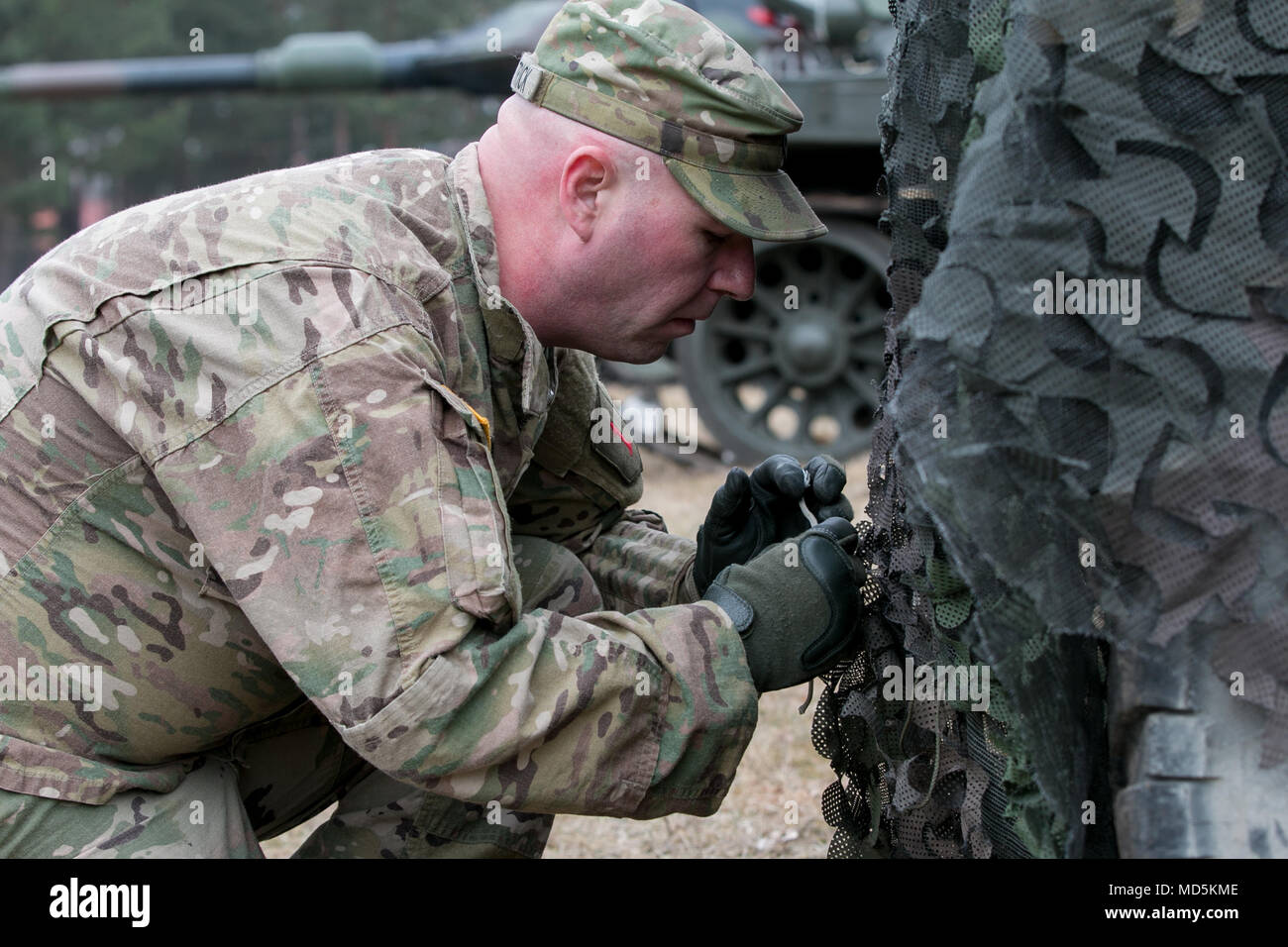 Humvee Netting 2 70th ar hi-res stock photography and images - Alamy