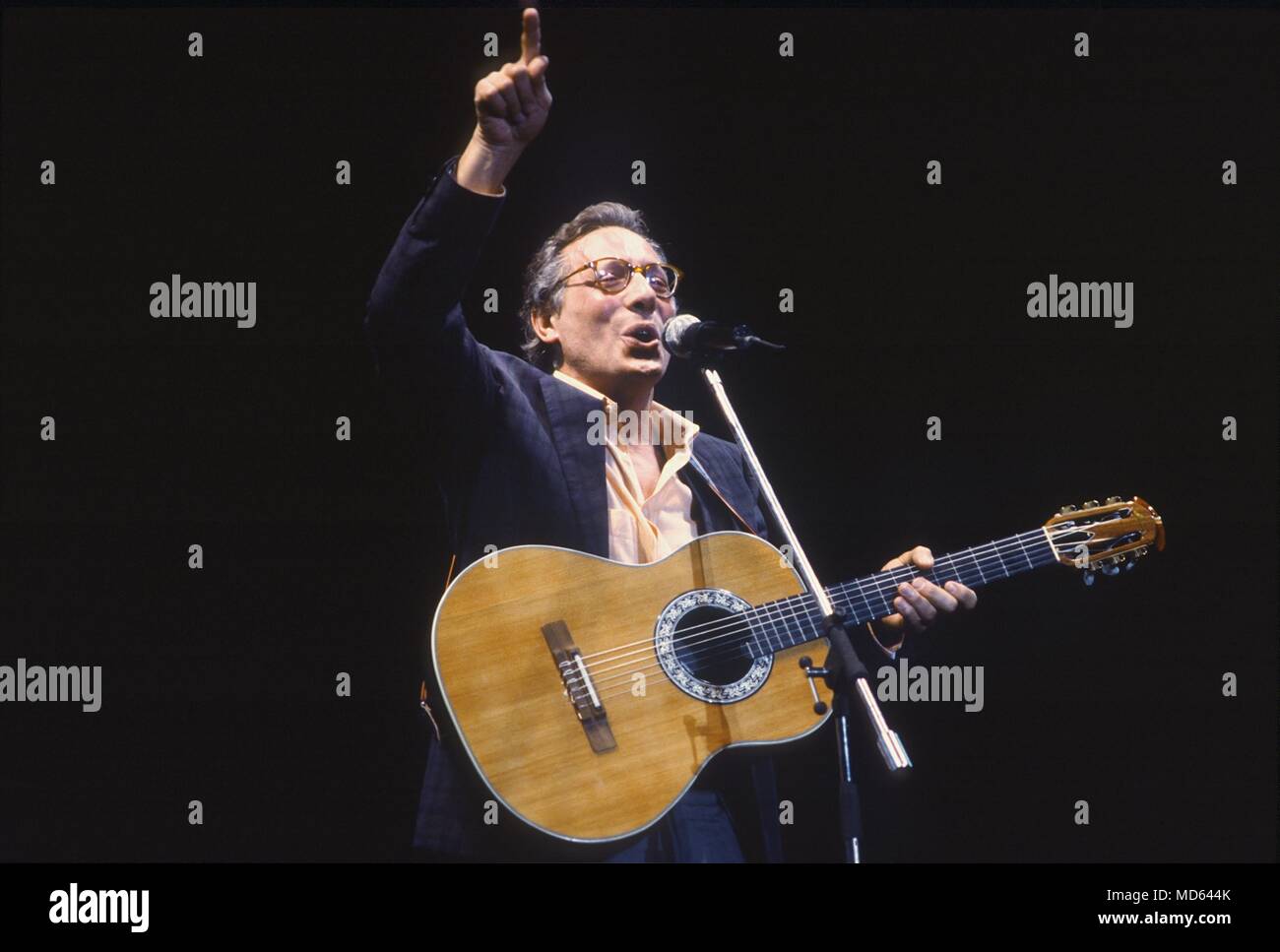 Singer-songwriter Enzo Jannacci, charity concert for the victims of the disaster in the Stava Valley, Trento, September 1985 Stock Photo