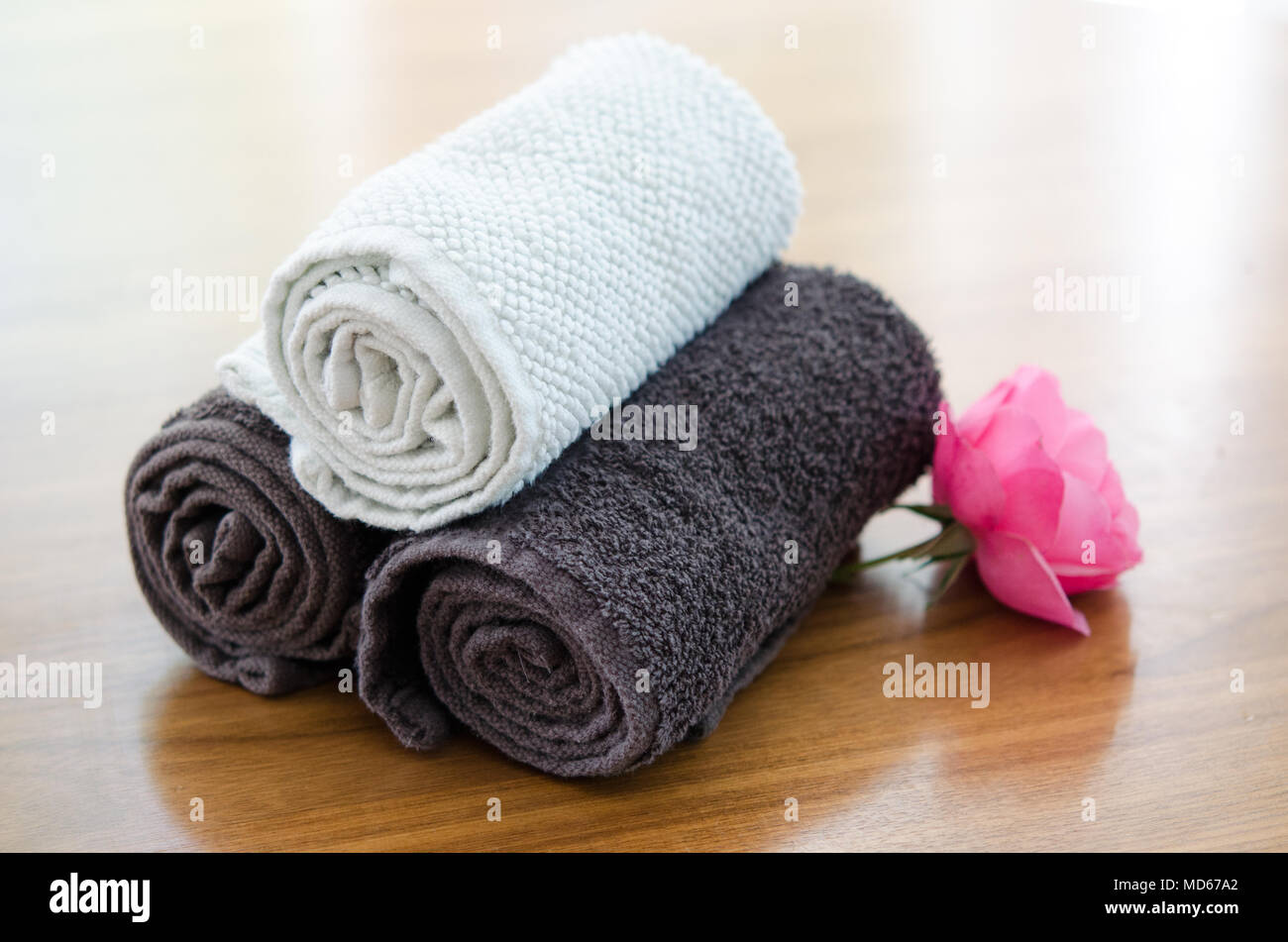 towels in hotel room Stock Photo Alamy