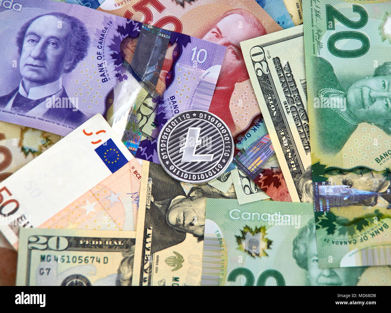 300 canadian dollars to euro