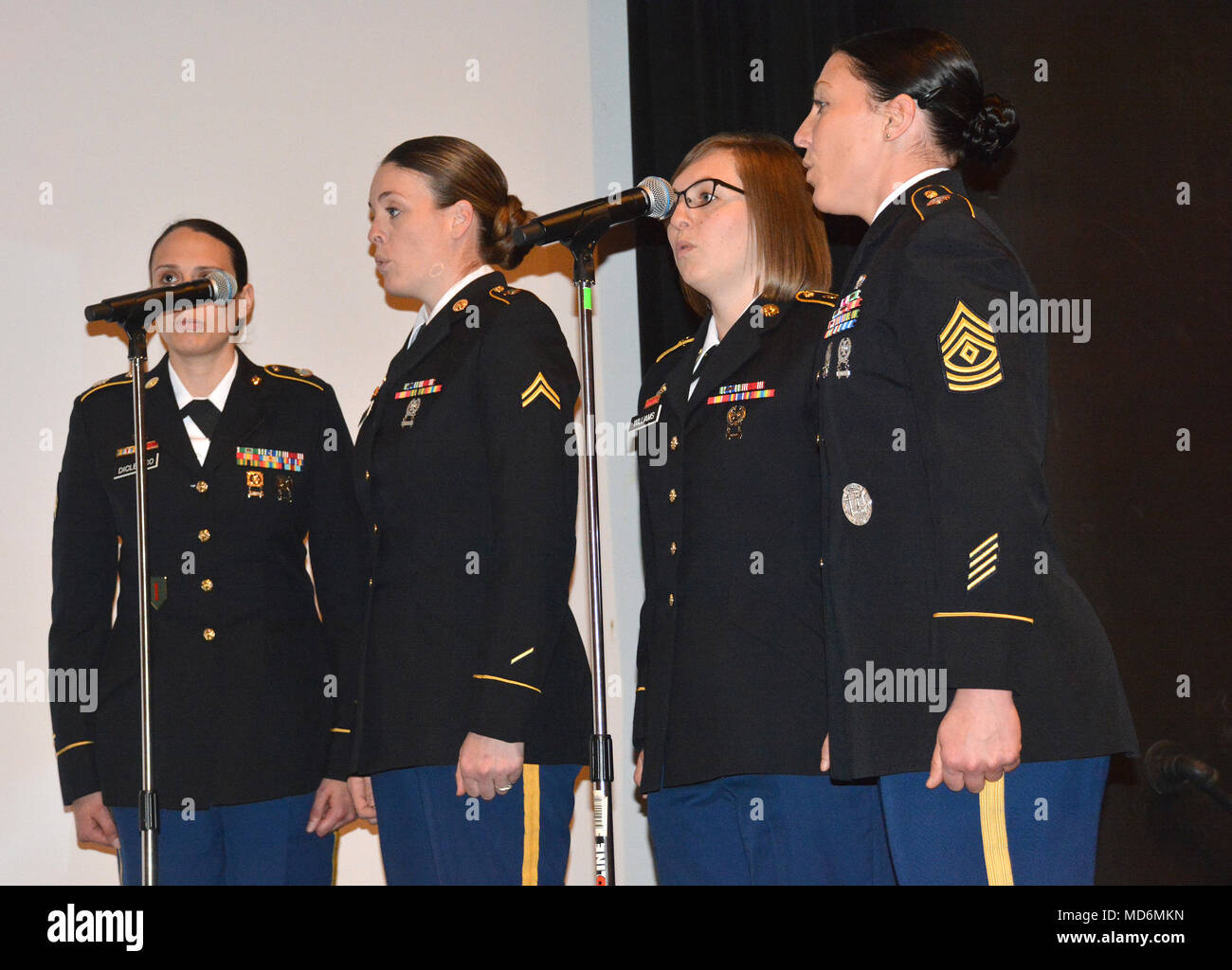 An allfemale quartet from the 392nd Army Band sings the National