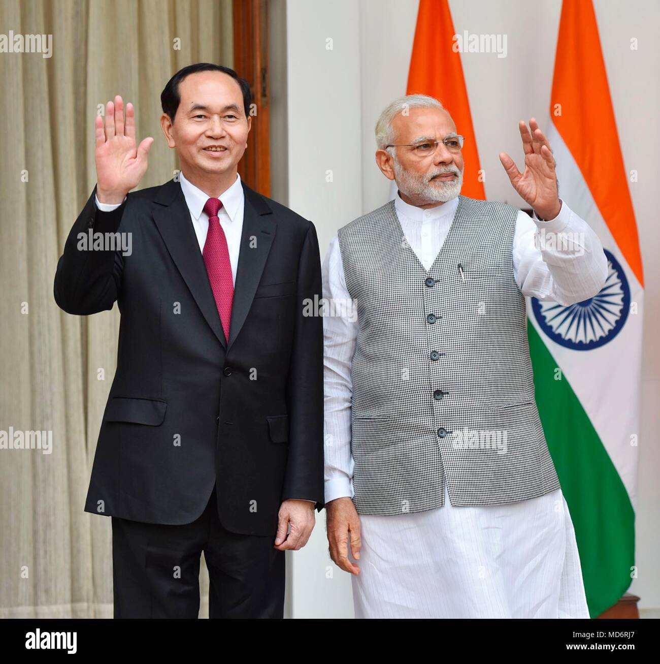 Indian Prime Minister Narendra Modi, Right Welcomes Vietnamese ...