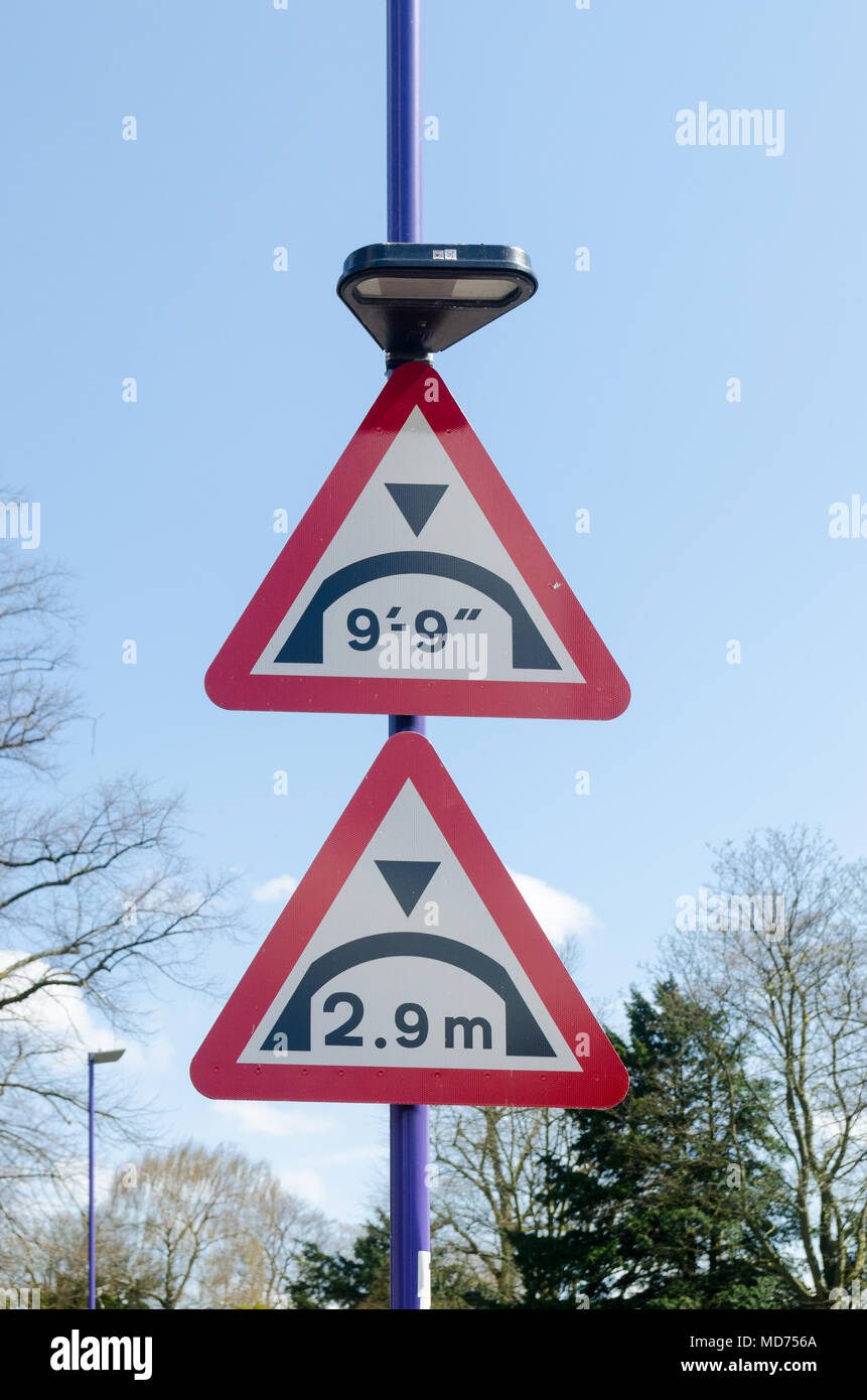 Maximum height sign hires stock photography and images Alamy