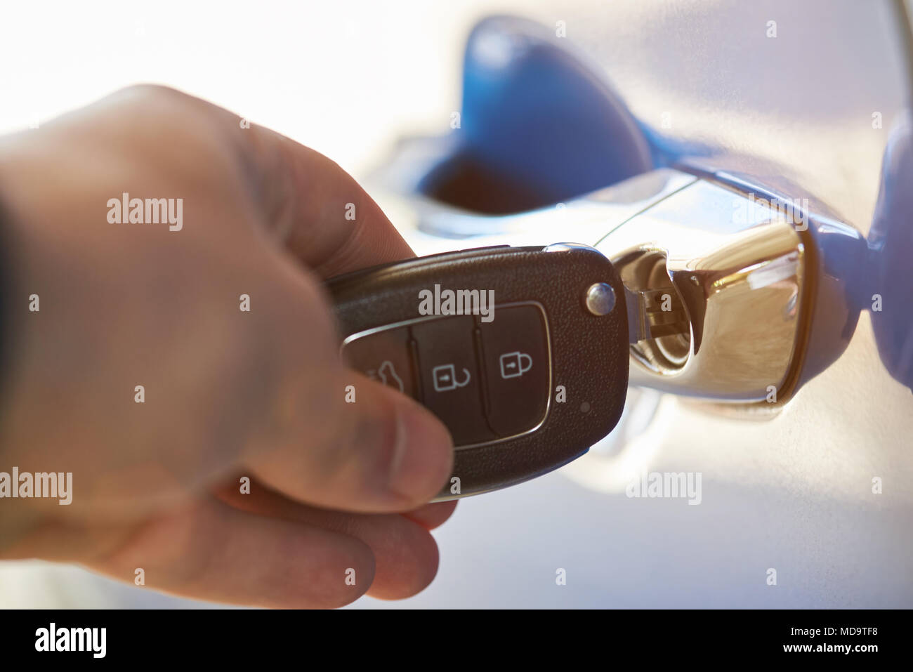 C8 Alamy Com Comp Md9tf8 Opening Modern Car Door W