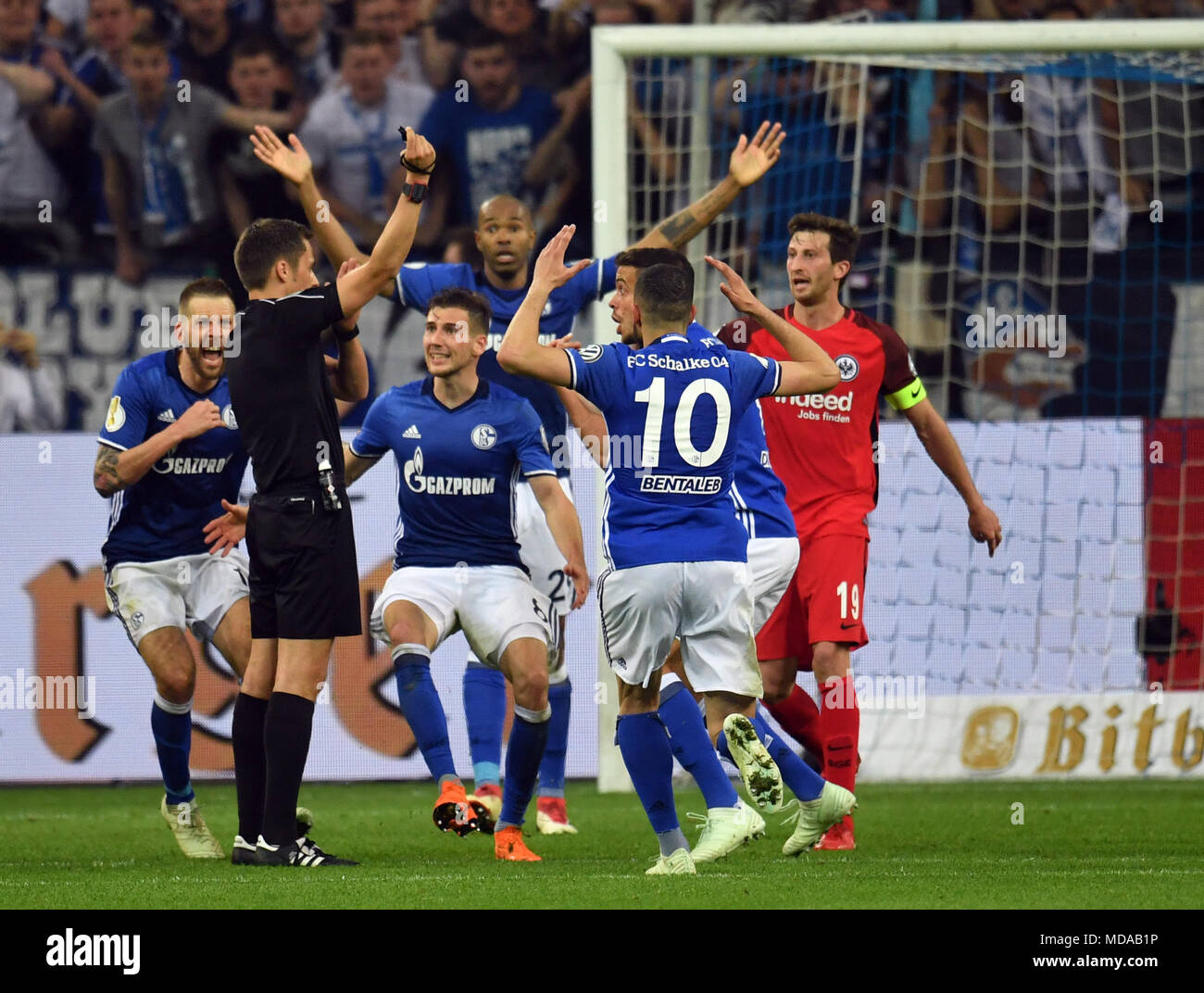 18 April 2018 Germany Gelsenkirchen Football Dfb Cup Fc Schalke 04 Vs Eintracht Frankfurt Semi Final At The Veltins Arena Schalke S Players Protest After Their Equalizer Is Disallowed For Hand Ball By Referee