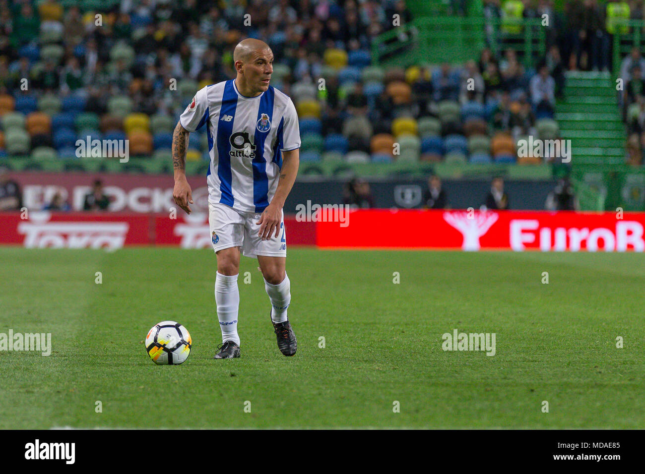 April 18, 2018. Lisbon, Portugal. PortoÕs defender from Uruguay Maxi Pereira (2) in action during the game Sporting CP vs FC Porto © Alexandre de Sousa/Alamy Live News Stock Photo