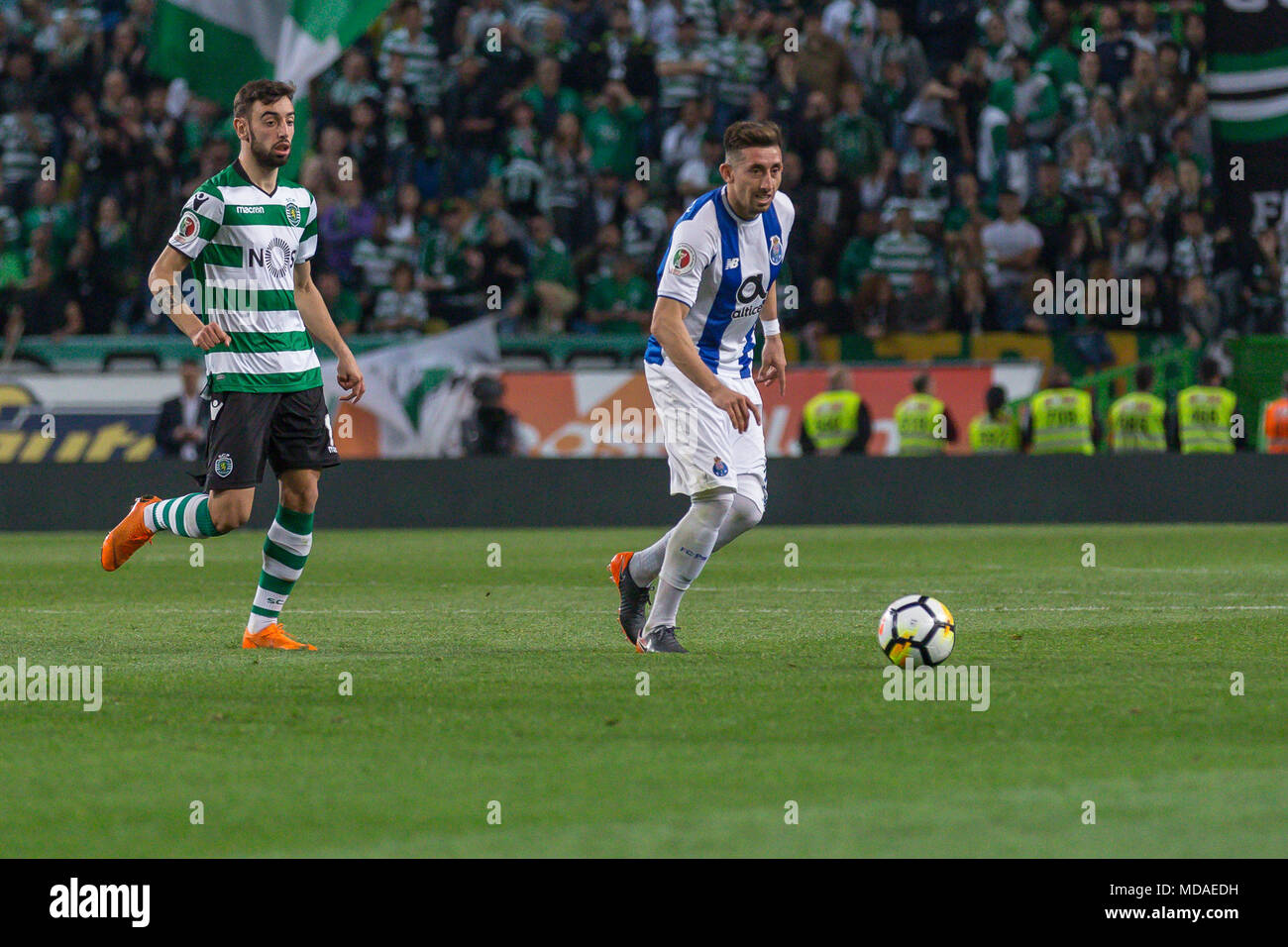 April 18, 2018. Lisbon, Portugal. PortoÕs midfielder from Mexico Hector Herrera (16) in action during the game Sporting CP vs FC Porto © Alexandre de Sousa/Alamy Live News Stock Photo