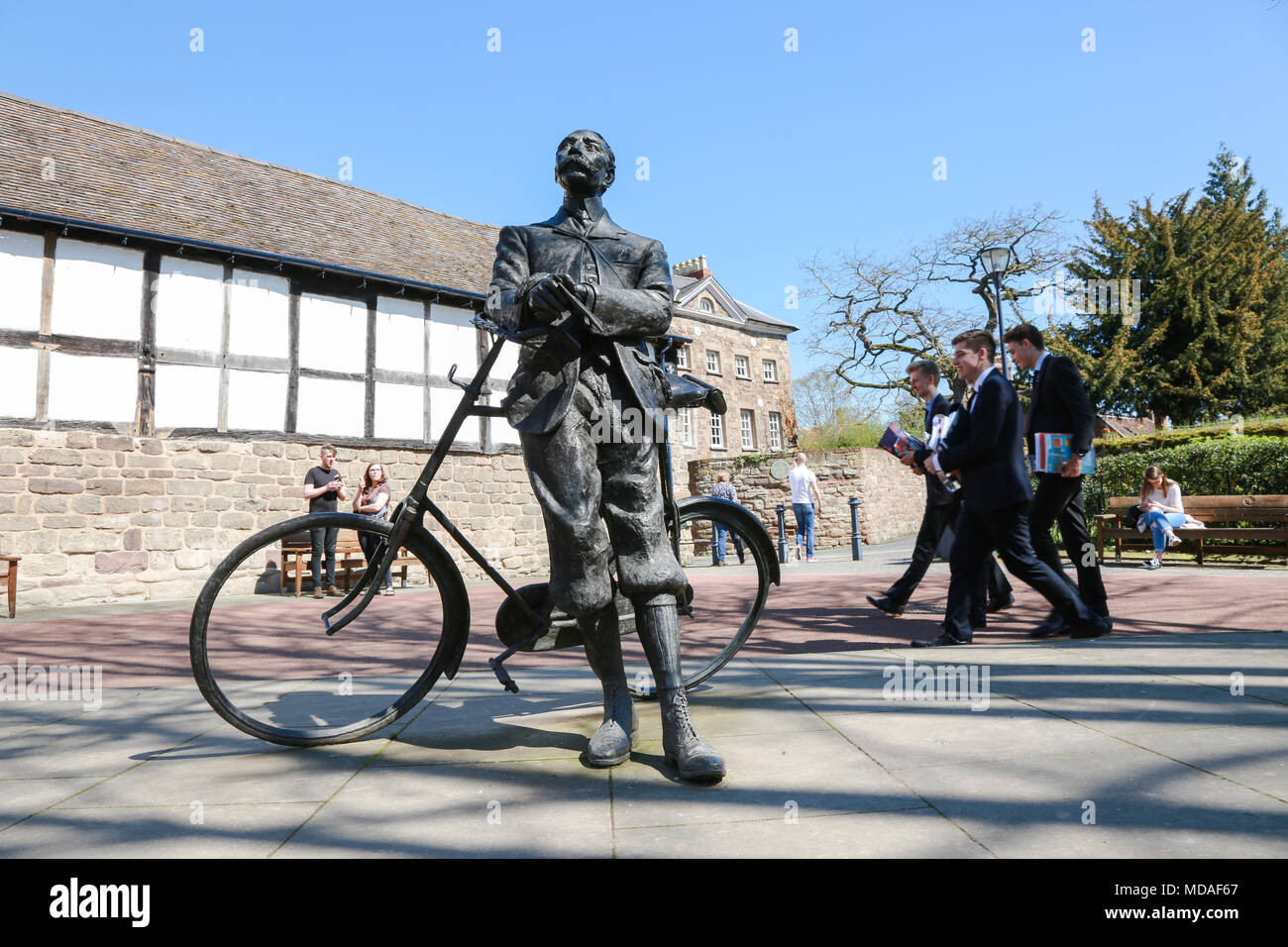 Edward Elgar appears to be enjoying the sun outside Hereford cathedral. Stock Photo