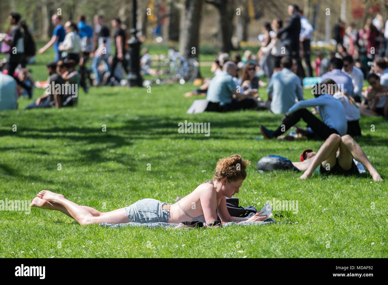 London, UK. 19th April, 2018. UK Weather April Sunshine. Londoners