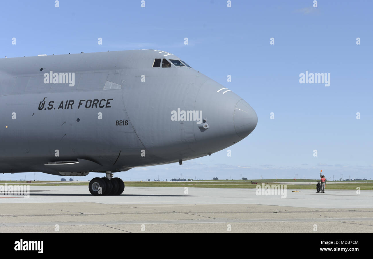 The last C-5M Super Galaxy to be added to the Travis Air Force Base, Calif., fleet arrives April 17, 2018, from Lockheed Martin. The C-5M, with a cargo load capacity of 281,001 pounds, can fly 2,150 nautical miles, offload, and fly to a second base 500 nautical miles away from the original destination, all without aerial refueling. (U.S. Air Force photo by Staff Sgt. Amber Carter) Stock Photo