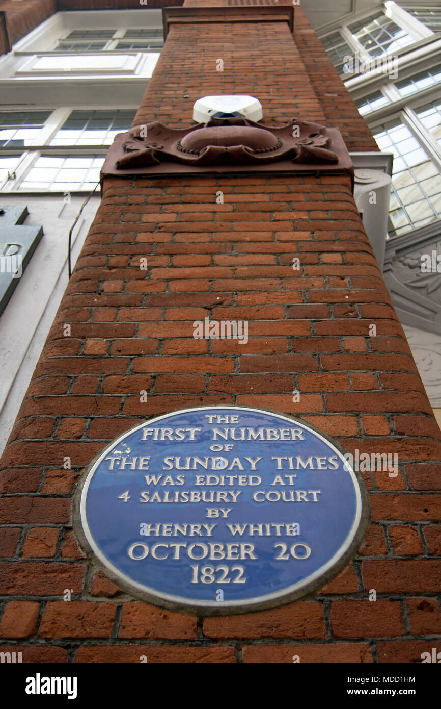blue plaque marking the site where the first edition of the sunday times newspaper was edited in 1822, salisbury court, london, england Stock Photo