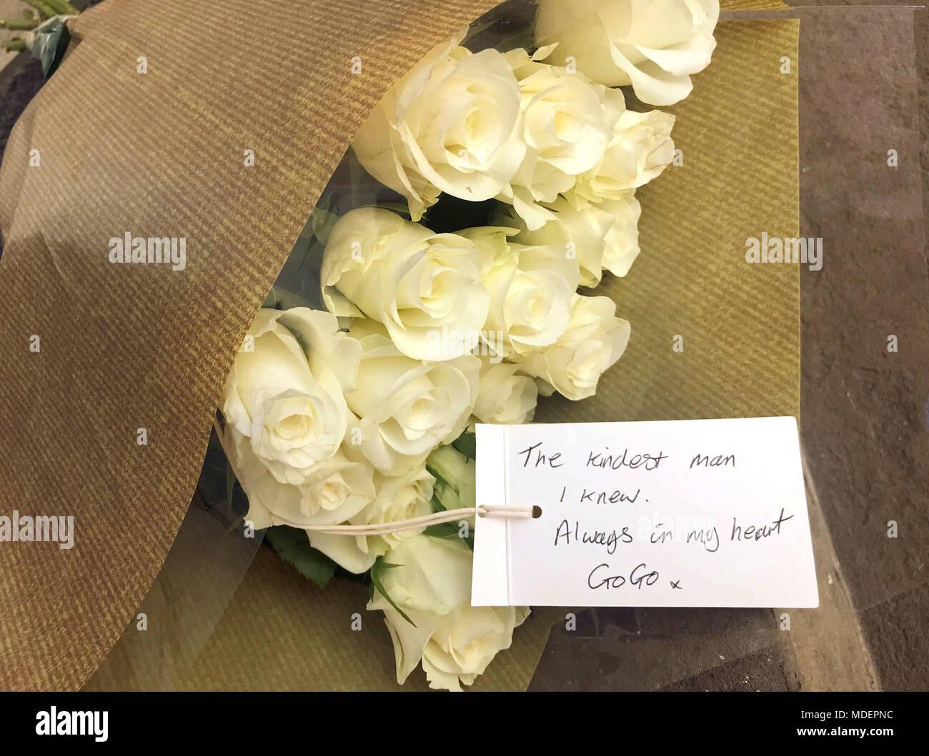 A Bouquet Of White Roses Outside The Former Residence Of Dale Winton Who Died On Wednesday At The Age Of 62 Stock Photo Alamy