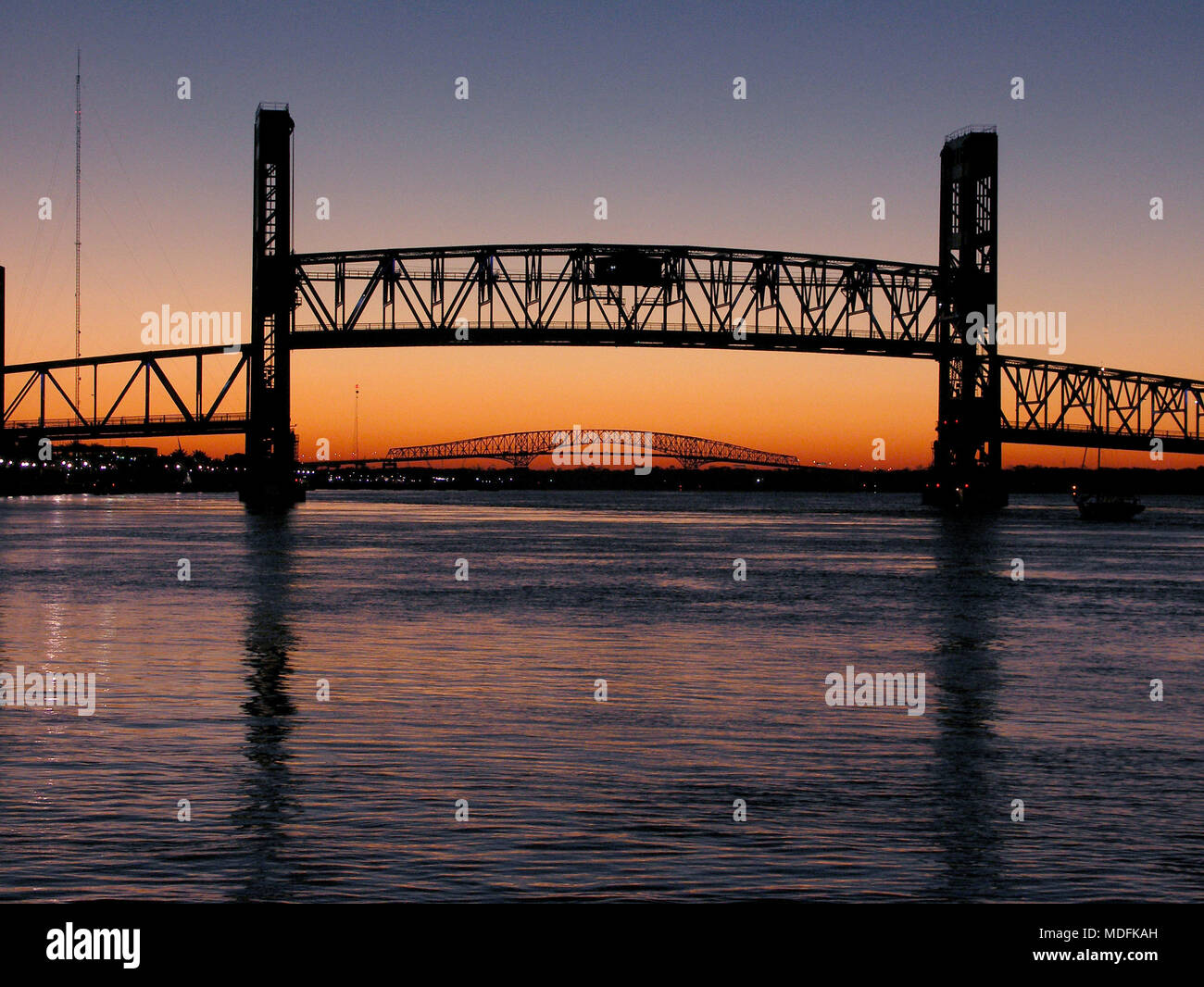 Symbol bridges hi-res stock photography and images - Alamy