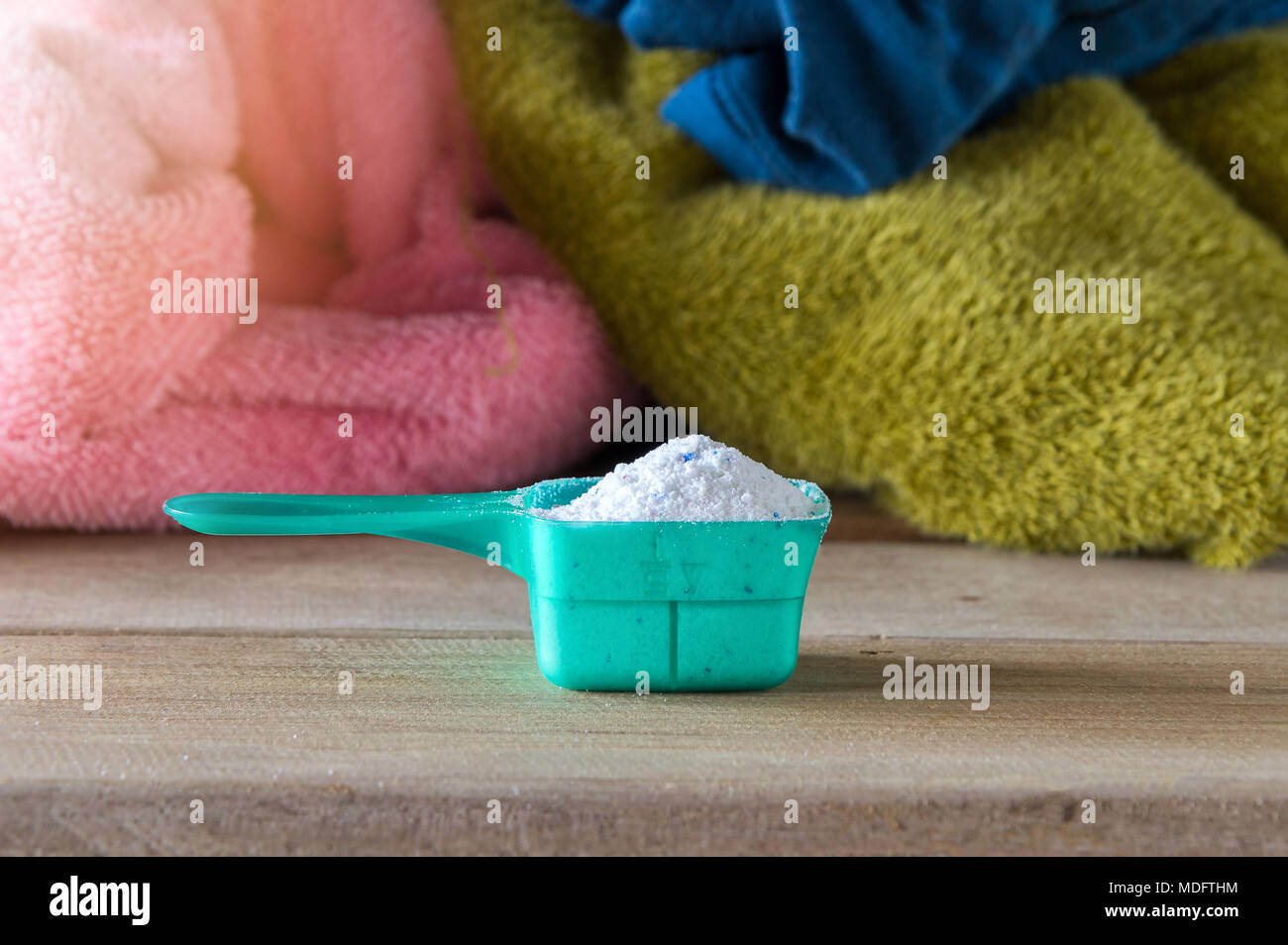 Scoop of washing powder hires stock photography and images Alamy