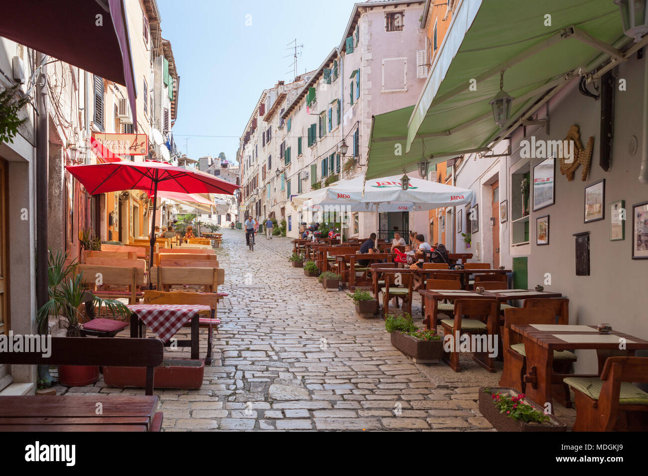 Restaurants In The Historical Center Of Rovinj Croatia Stock Photo Alamy restaurants-in-the-historical-center-of-rovinj-croatia-stock-photo-alamy