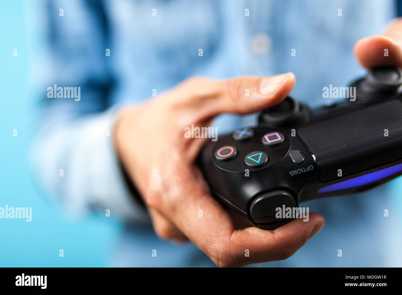 Male hands holding a Playstation 4 Dualshock controller Stock Photo - Alamy