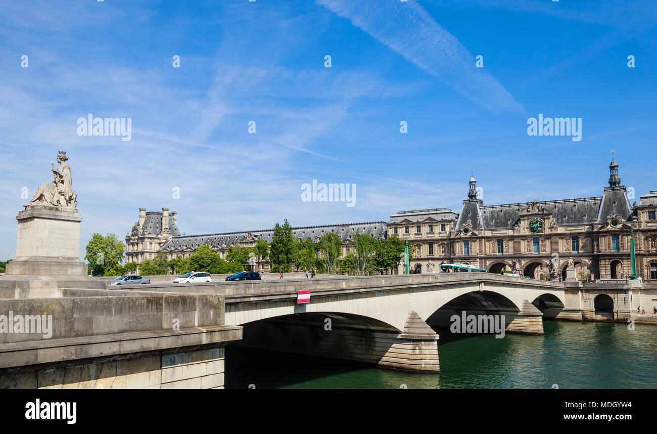Pont des Arts and the Louvre Museum, Paris, France Stock Photo - Alamy