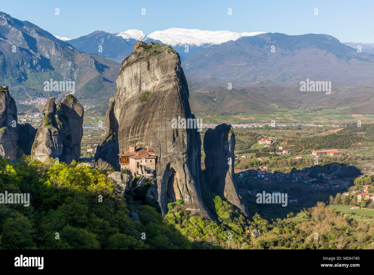 The huge rock pillars and monastery of Rousanou in Meteora, Greece Stock Photo