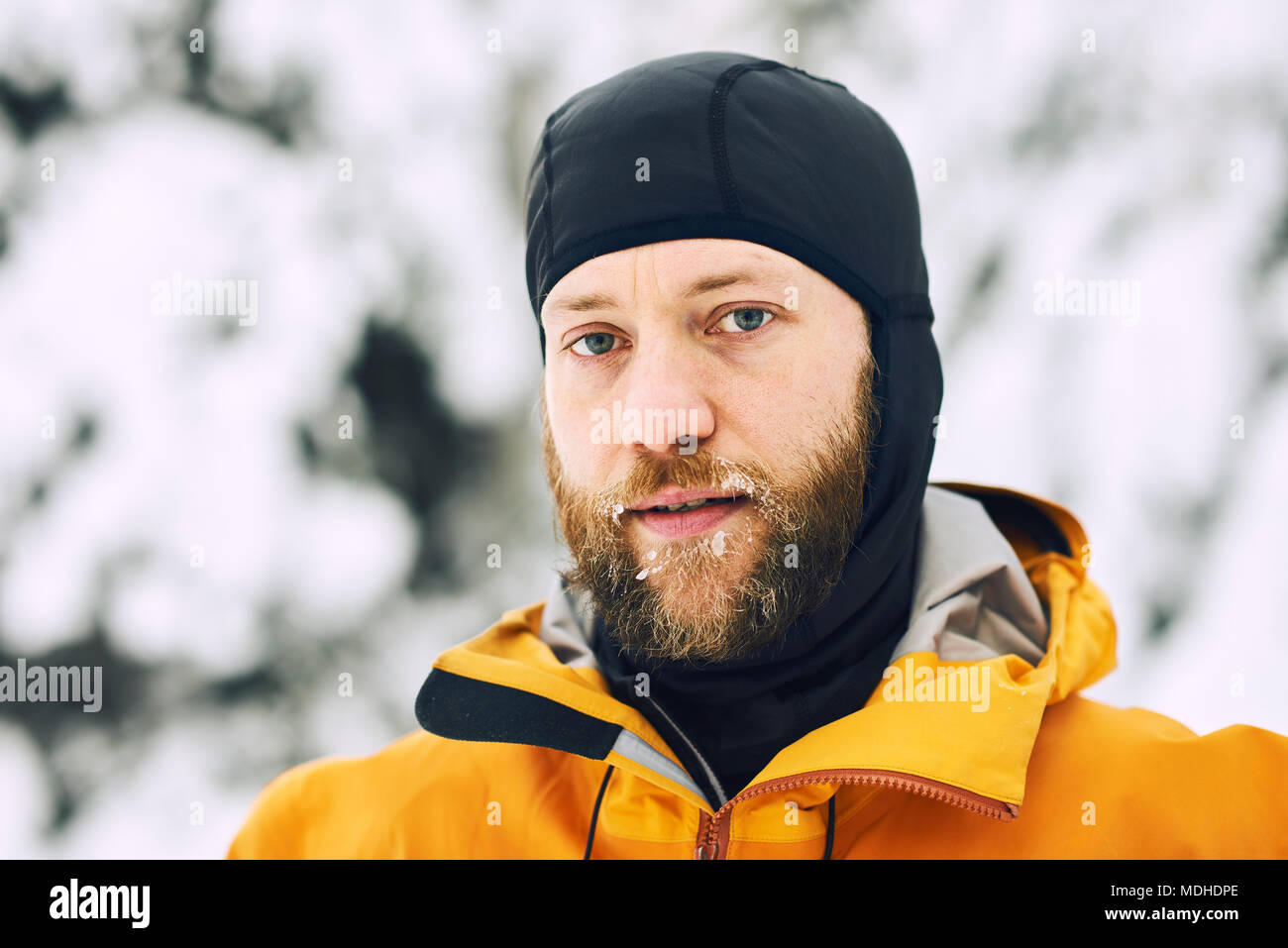 One man wearing facial covering hi-res stock photography and images - Alamy