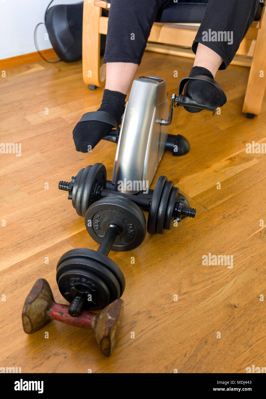 Pindiling Exercise Woman sitting in comfortable chair rehabilitating her knee post surgery ...