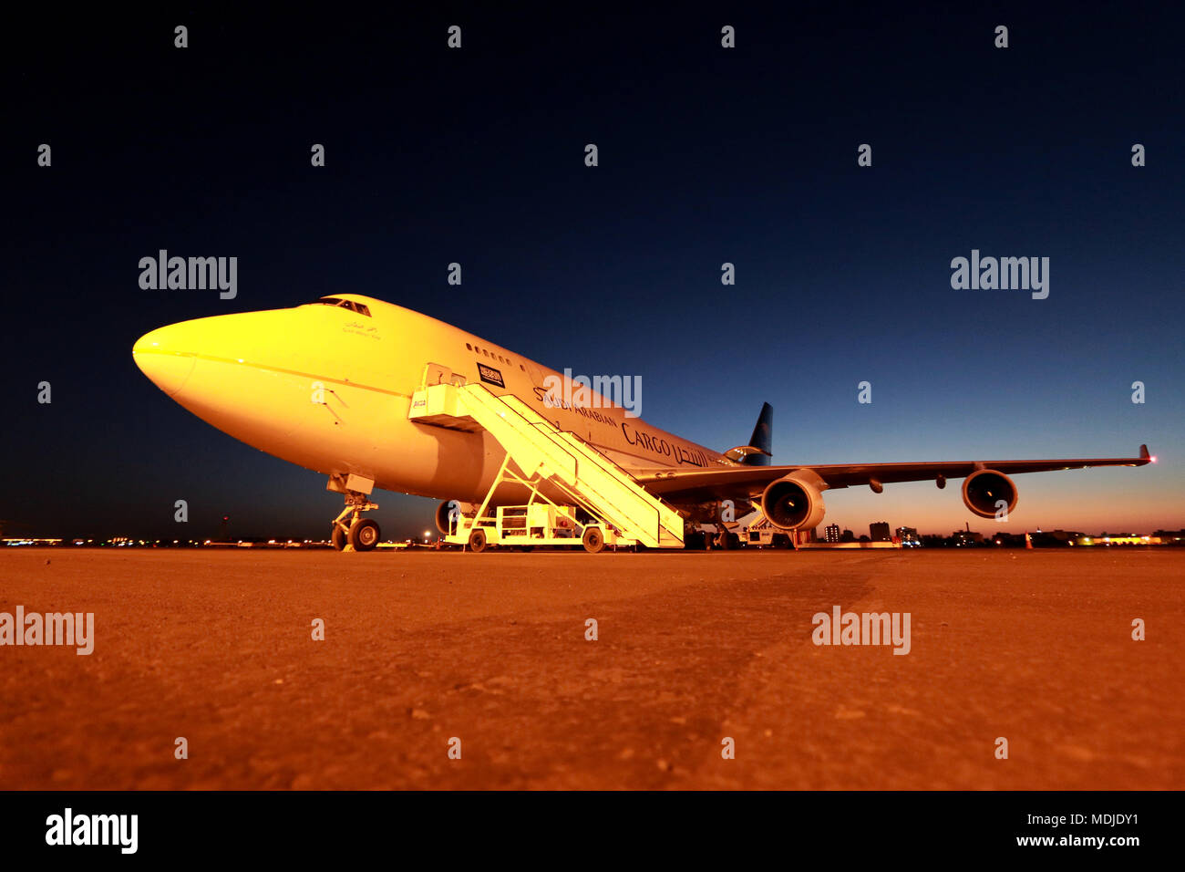747 cockpit night hi-res stock photography and images - Alamy
