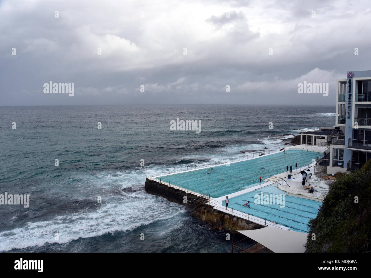 Sydney Australia Oct 27 17 Bondi Iceberg S Swimming Pools With Ocean View On A Cloudy Day In Spring Time Stock Photo Alamy