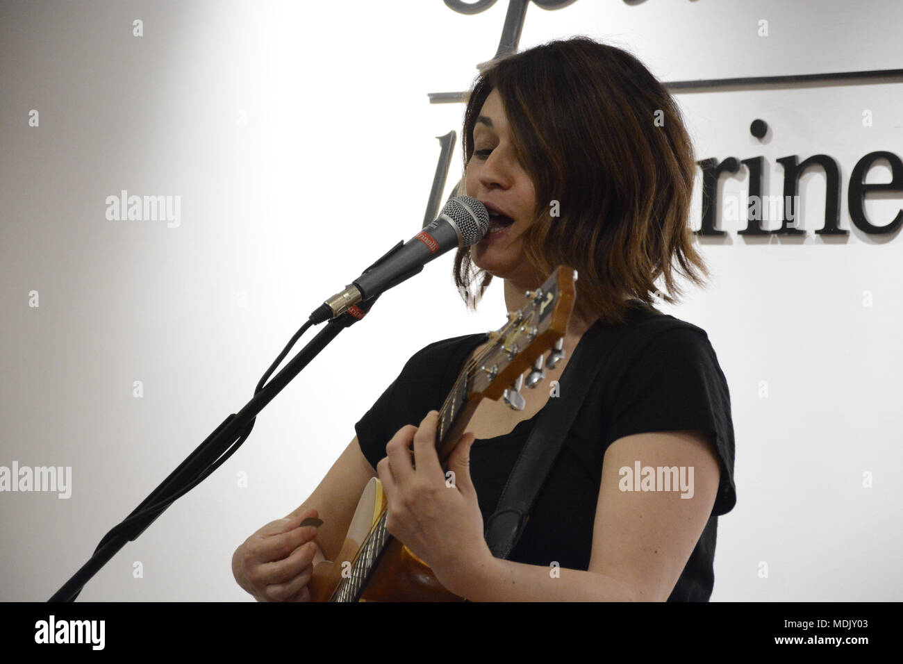 Naples, Italy. 19th Apr, 2018. Carmen Consoli, Italian singer presents her album 'Eco di sirene' at the Feltrinelli in Naples and performs live in an acoustic mini-set. Credit: Mariano Montella/Alamy Live News Stock Photo