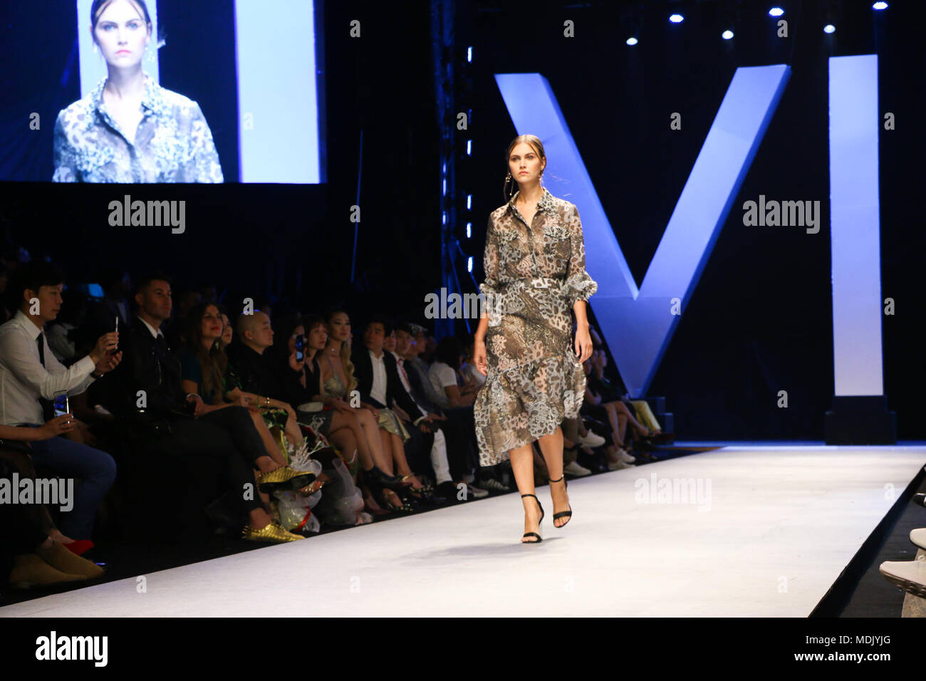 Ho Chi Minh City, Vietnam. 19th Apr, 2018. A model presents a creation of Vietnamese fashion brand Eva de Eva during the Vietnam International Fashion Week Spring/Summer 2018 in Ho Chi Minh City, Vietnam, on April 19, 2018. The Vietnam International Fashion Week Spring/Summer 2018 kicked off here on Thursday, featuring latest collections of 31 Vietnamese and foreign designers. The event will last until April 22. Credit: Hoang Thi Huong/Xinhua/Alamy Live News Stock Photo