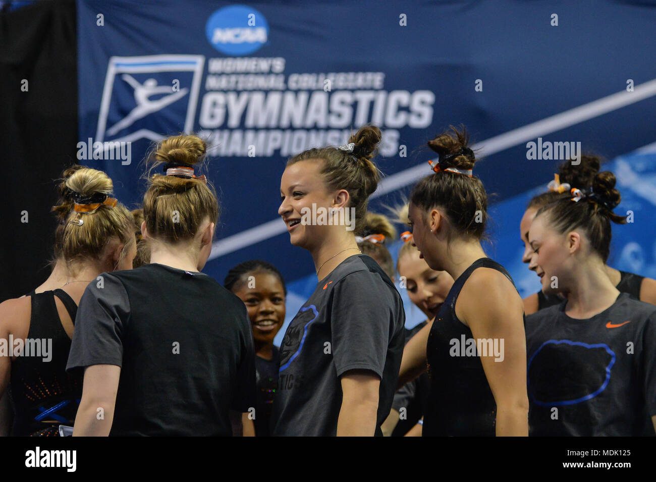 St. Louis, Missouri, USA. 19th Apr, 2018. The University of Florida gymnastics teams huddles