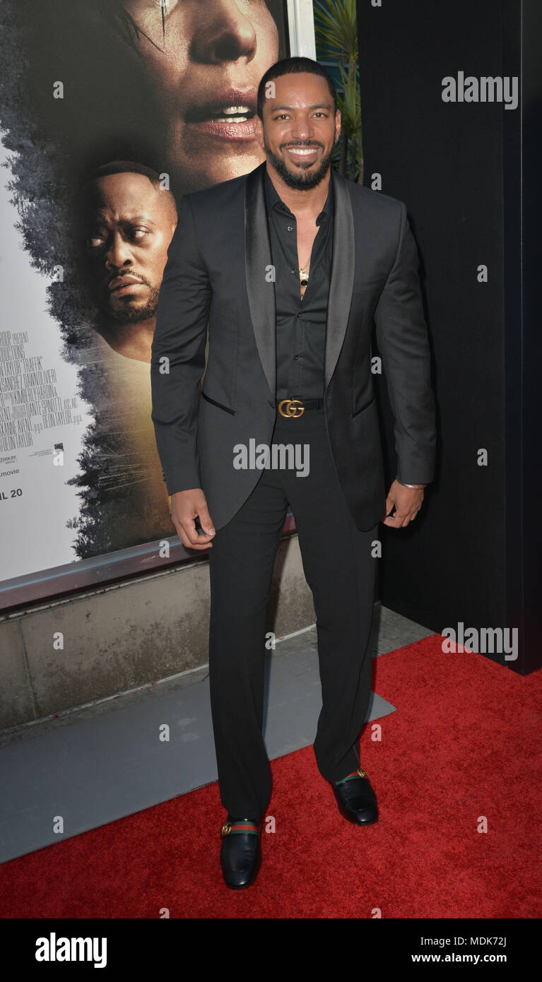 Laz Alonso at the Los Angeles Premiere of Avatar at Mann's Grauman