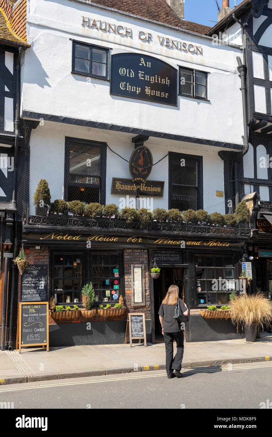 Salisbury Wiltshire Uk 20th April 2018 Bright And Warm Weather On The Day That Defra Has Declared The City Safe For Tourists And Visitors Salisbury Wiltshire Uk 20th April 2018 Bright And Warm Weather On The Day That Defra Has Declared The City Safe For Tourists And Visitors
