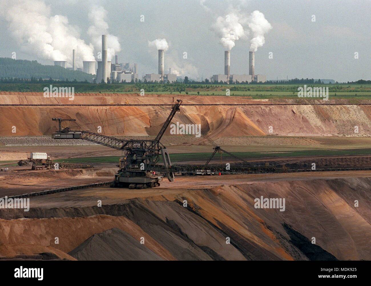 View of the brown coal mining area Garzweiler I near Otzenrath, taken on 8.6.1997. The North Rhine-Westphalian state government has not violated the state constitution with its approval of the lignite mining Garzweiler II. On June 8, 1997, the Constitutional Court in Munster also dismissed the complaints of six municipalities versus the controversial major project. By the end of April, the co-governing Grunen had failed with a lawsuit in Munster. | usage worldwide Stock Photo