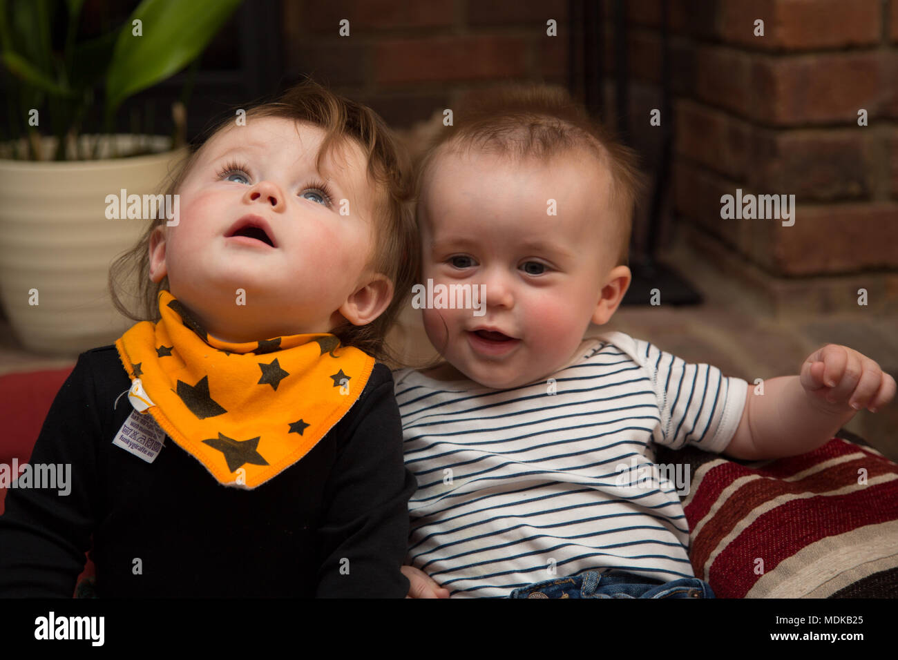 Non identical twins hires stock photography and images Alamy