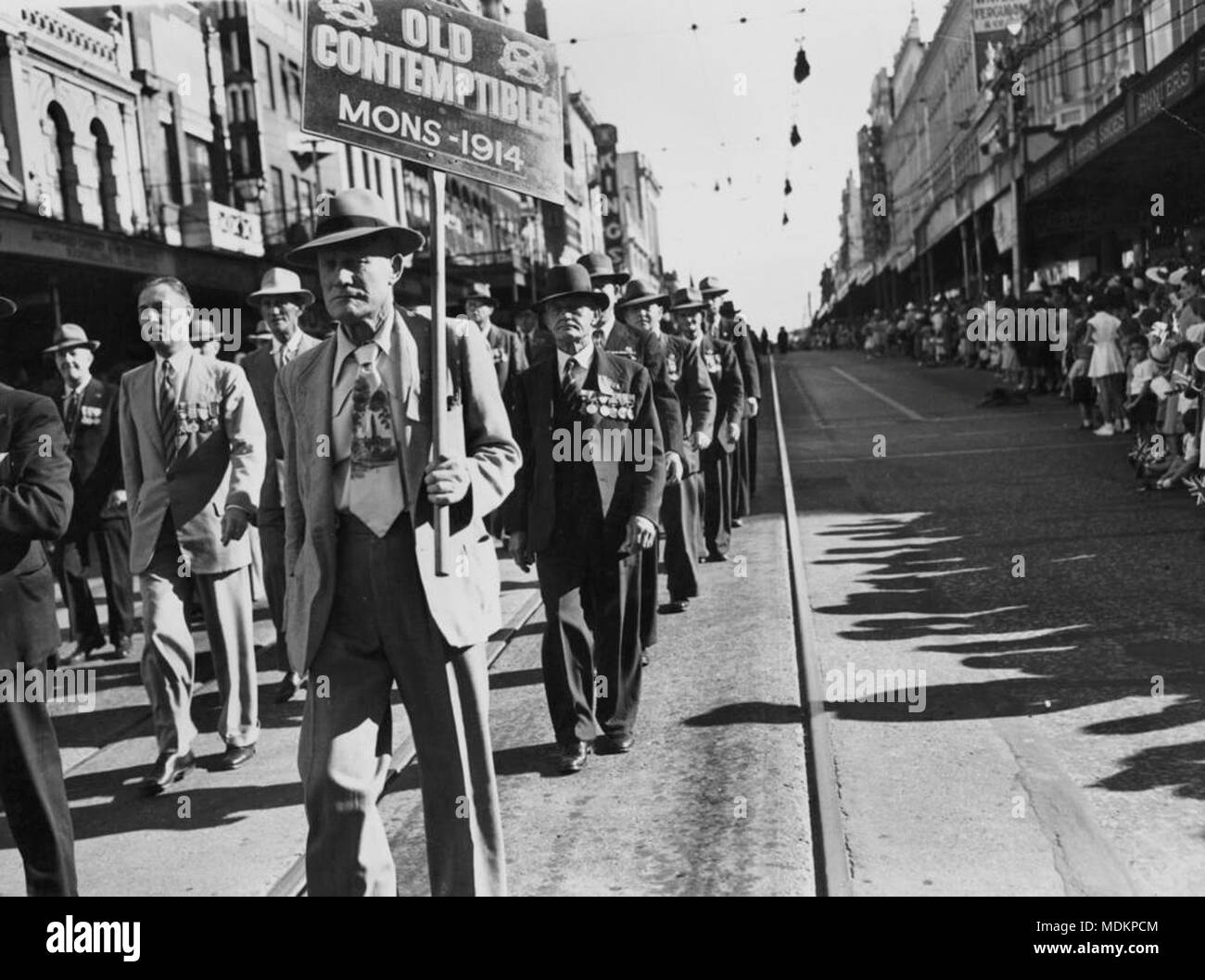 Anzac day march Black and White Stock Photos & Images - Alamy