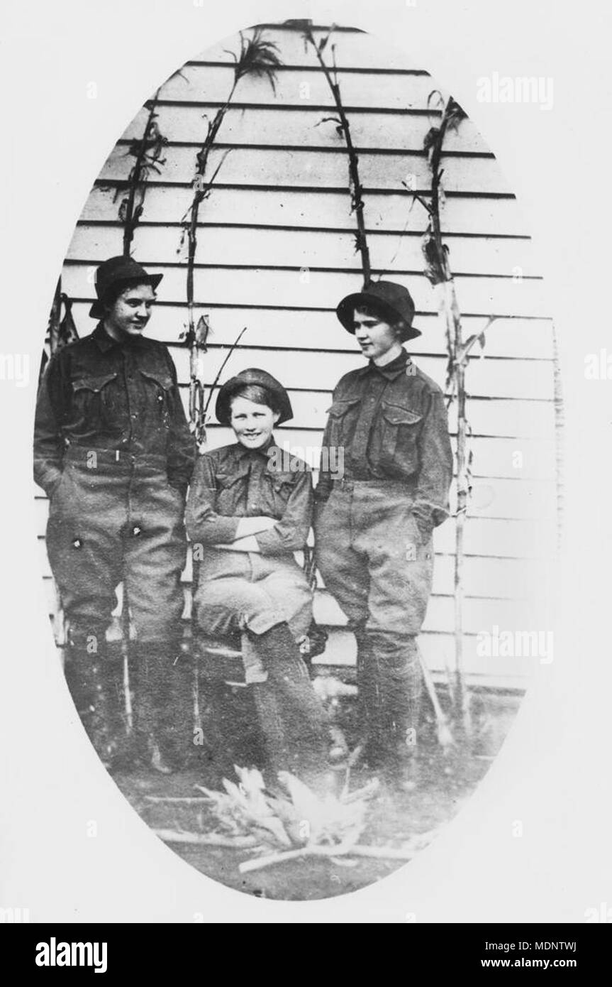 Female workers during world war i Black and White Stock Photos & Images ...