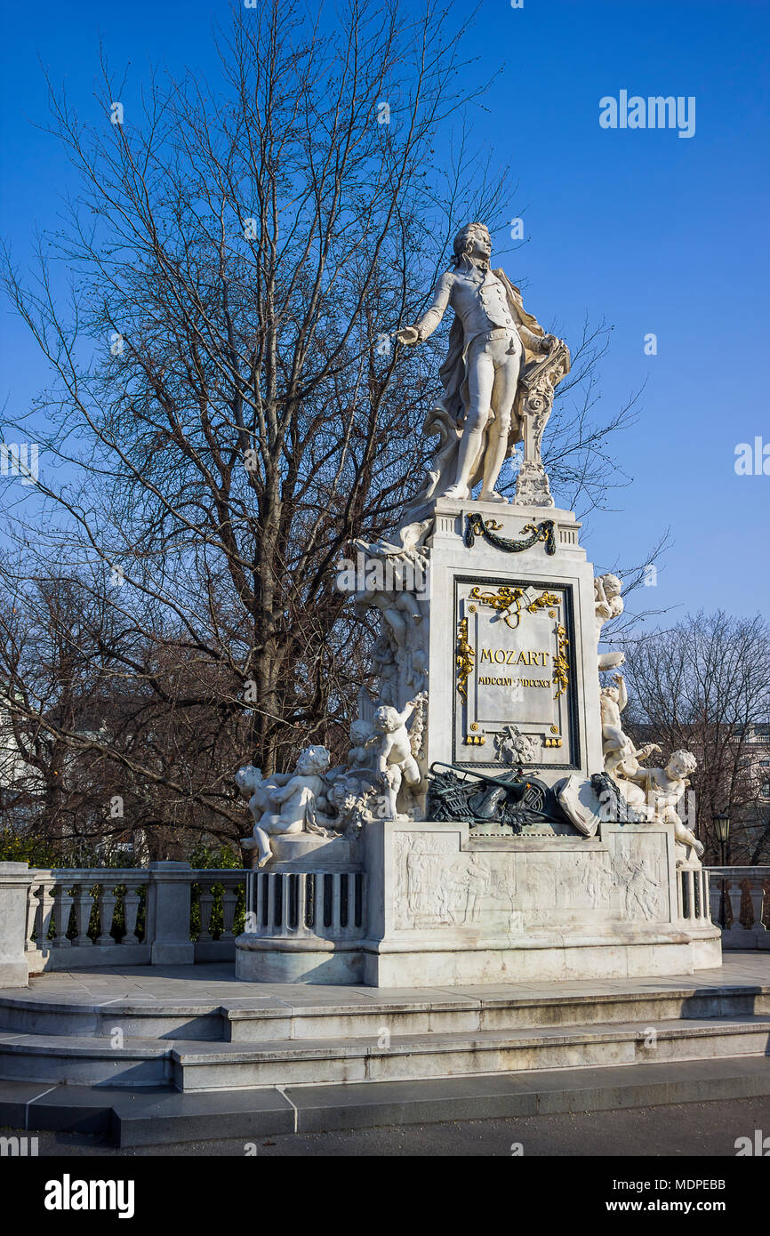 Statue of Mozart in Burggarten Vienna Stock Photo - Alamy